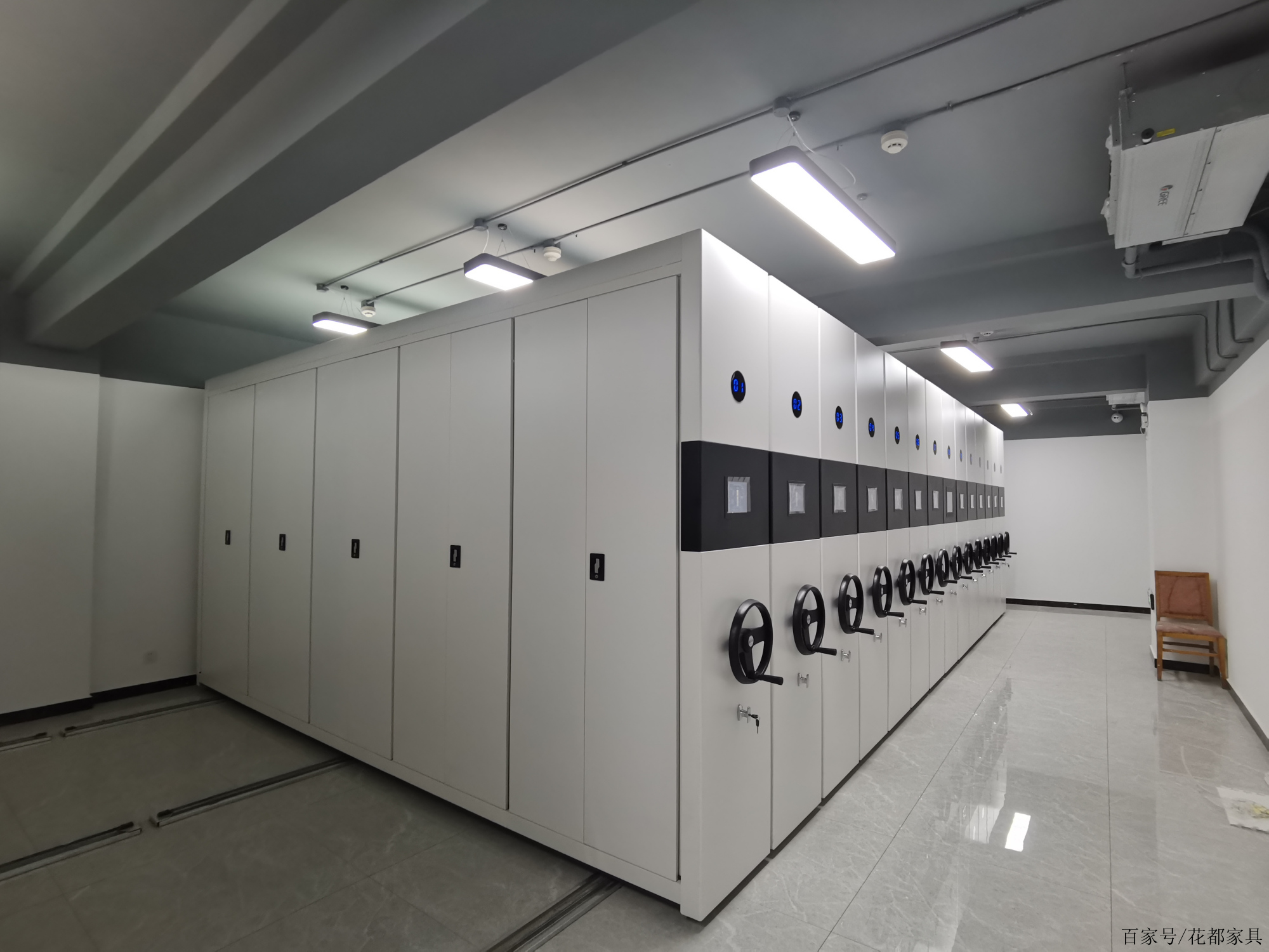 國(guó)內(nèi)檔案館智能密集架 有效改善檔案管理方式的革新力量